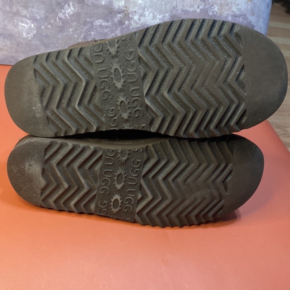 Ugg boots SZ 6 - Picture 5 of 6